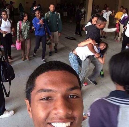bad-timing-selfies-2